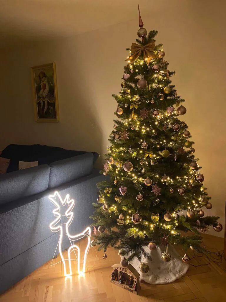 Smrk norský PVC doplněný 3D větvičkami