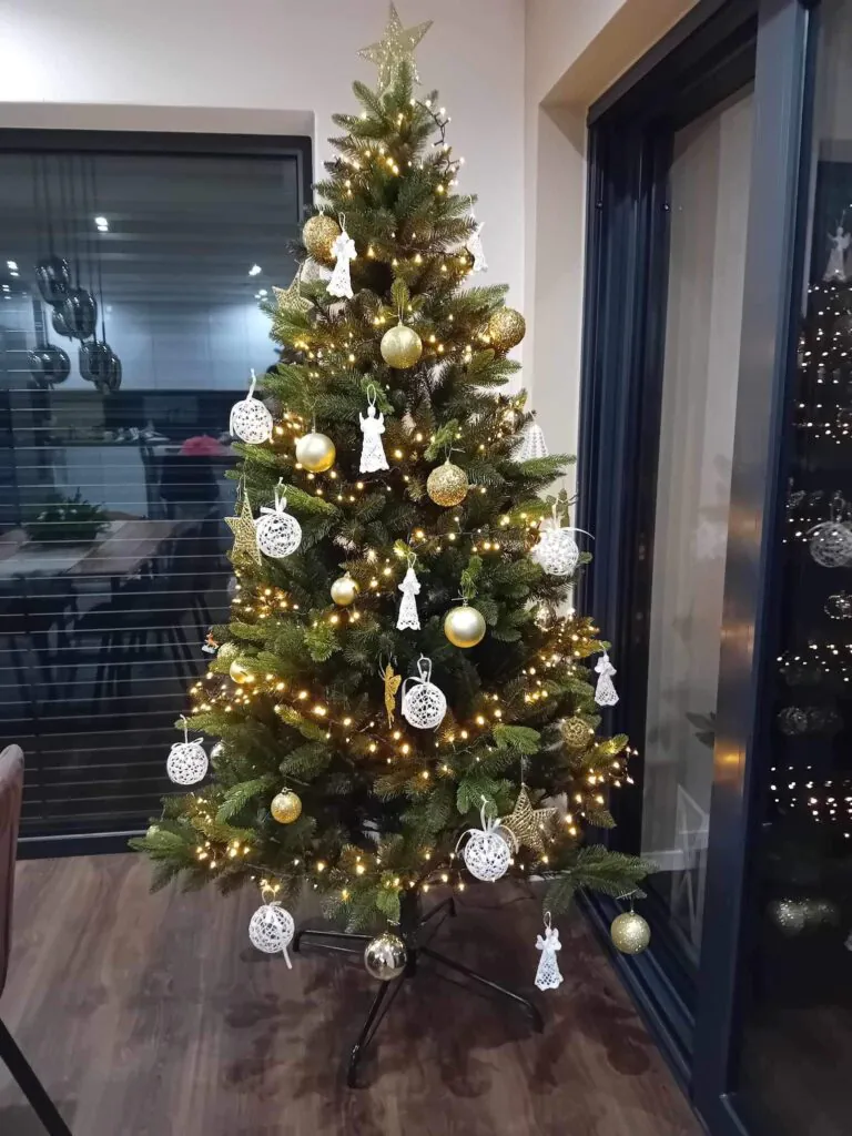 Smrk norský PVC doplněný 3D větvičkami