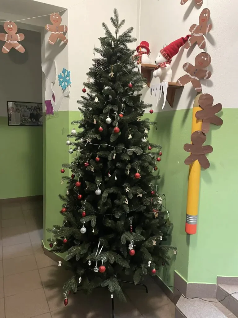 Smrk norský Slim PVC doplněný 3D větvičkami